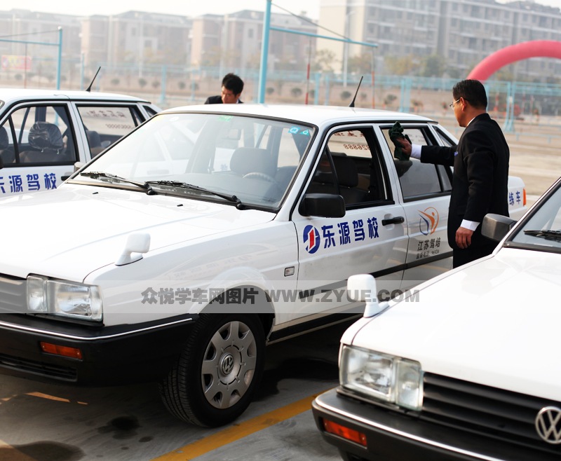 東源駕校教練保養(yǎng)教學(xué)車(chē)輛