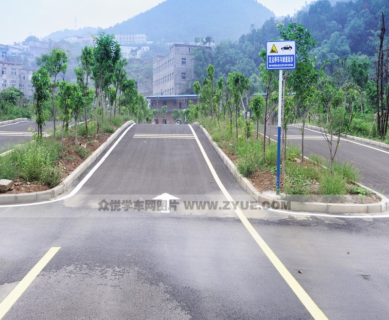 峰華駕校定點停車和坡道起步訓(xùn)練場