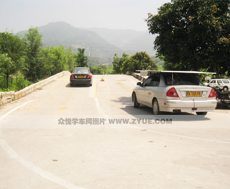 順程駕校上坡路學(xué)車場地