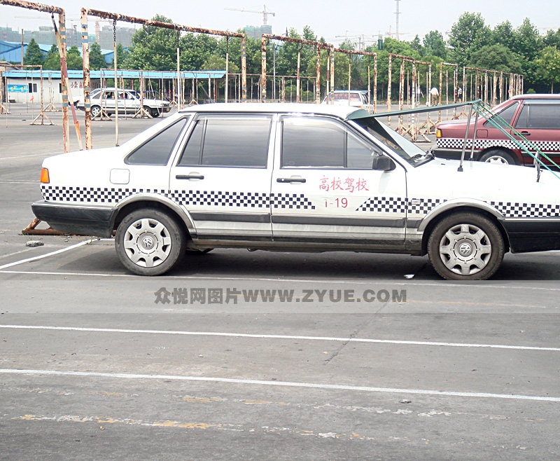 高校駕校教練車 白色