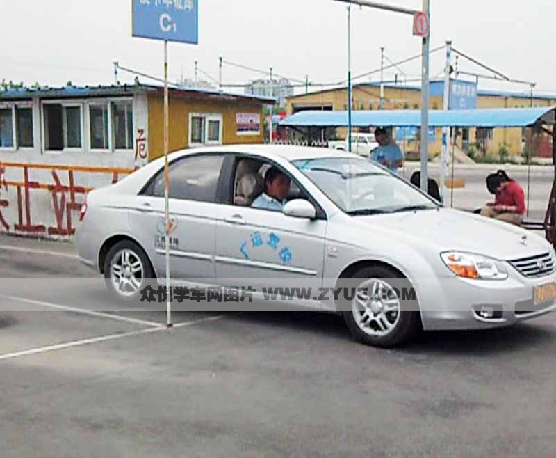 廣運駕校倒樁練車