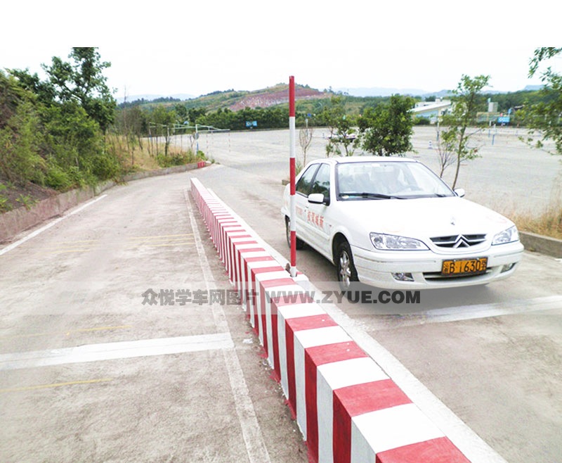 新城駕校上坡路場(chǎng)地