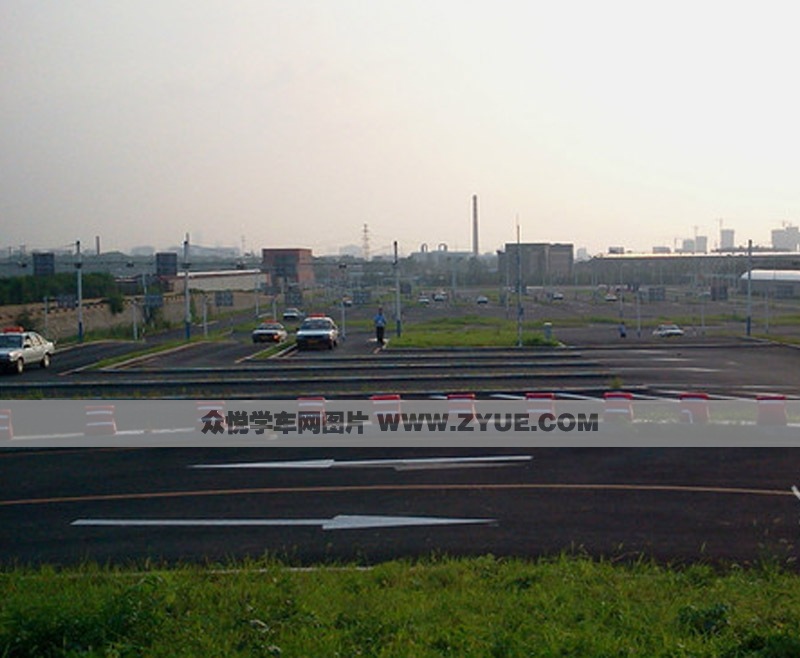 沈陽運(yùn)程駕校直角轉(zhuǎn)彎場地